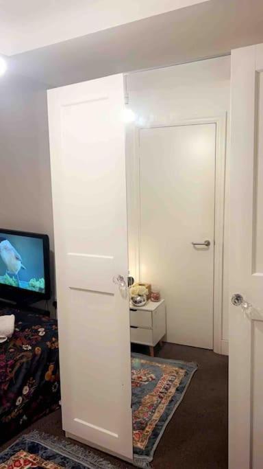 Deluxe Garden Apartment ลอนดอน ภายนอก รูปภาพ