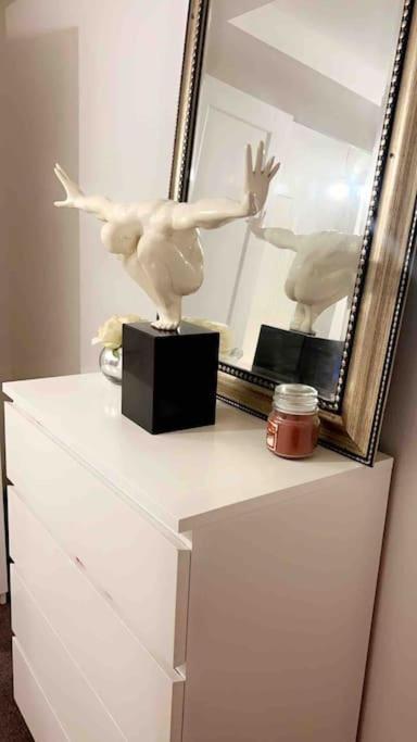 Deluxe Garden Apartment ลอนดอน ภายนอก รูปภาพ